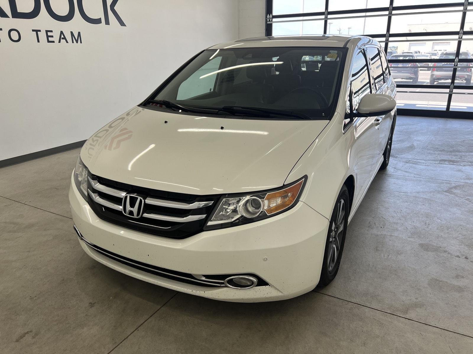 Used 2017 White Diamond Pearl Honda Touring image 6