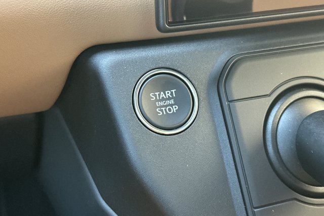 New 2026 Woolstone Green Land Rover X-Dynamic SE image 21