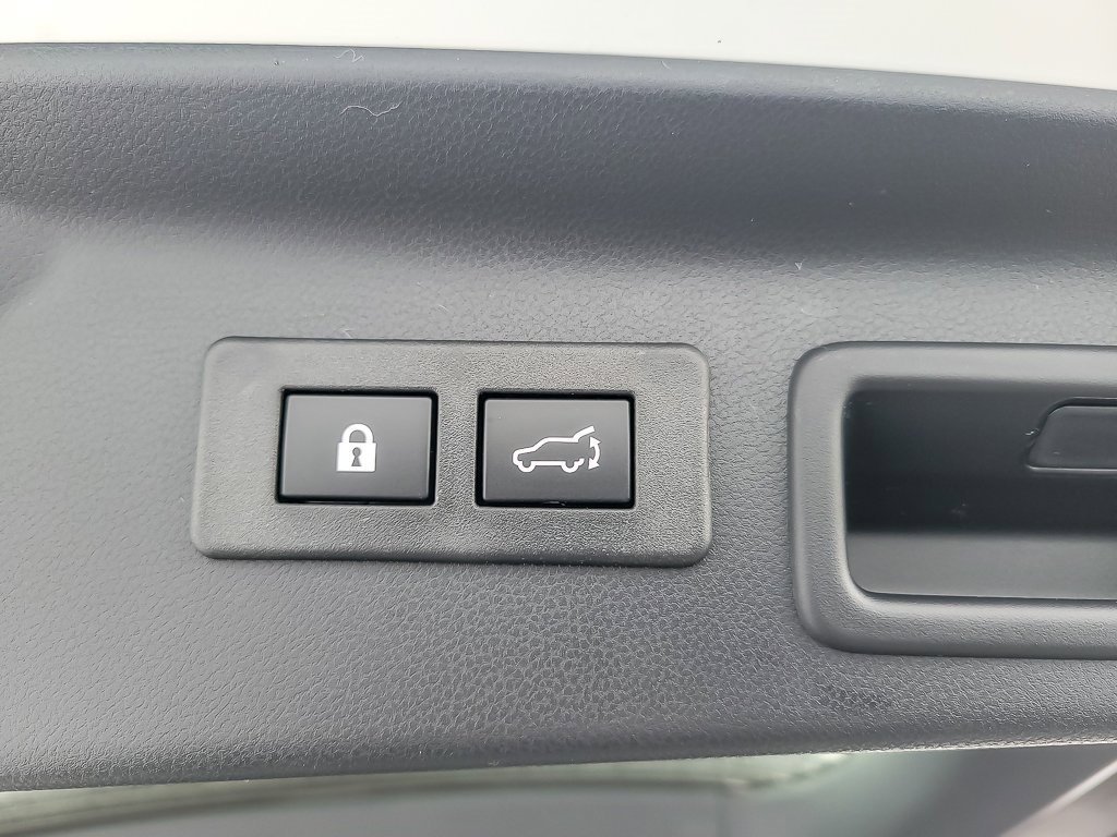 Used 2026 Crystal White Pearl Subaru Limited image 15