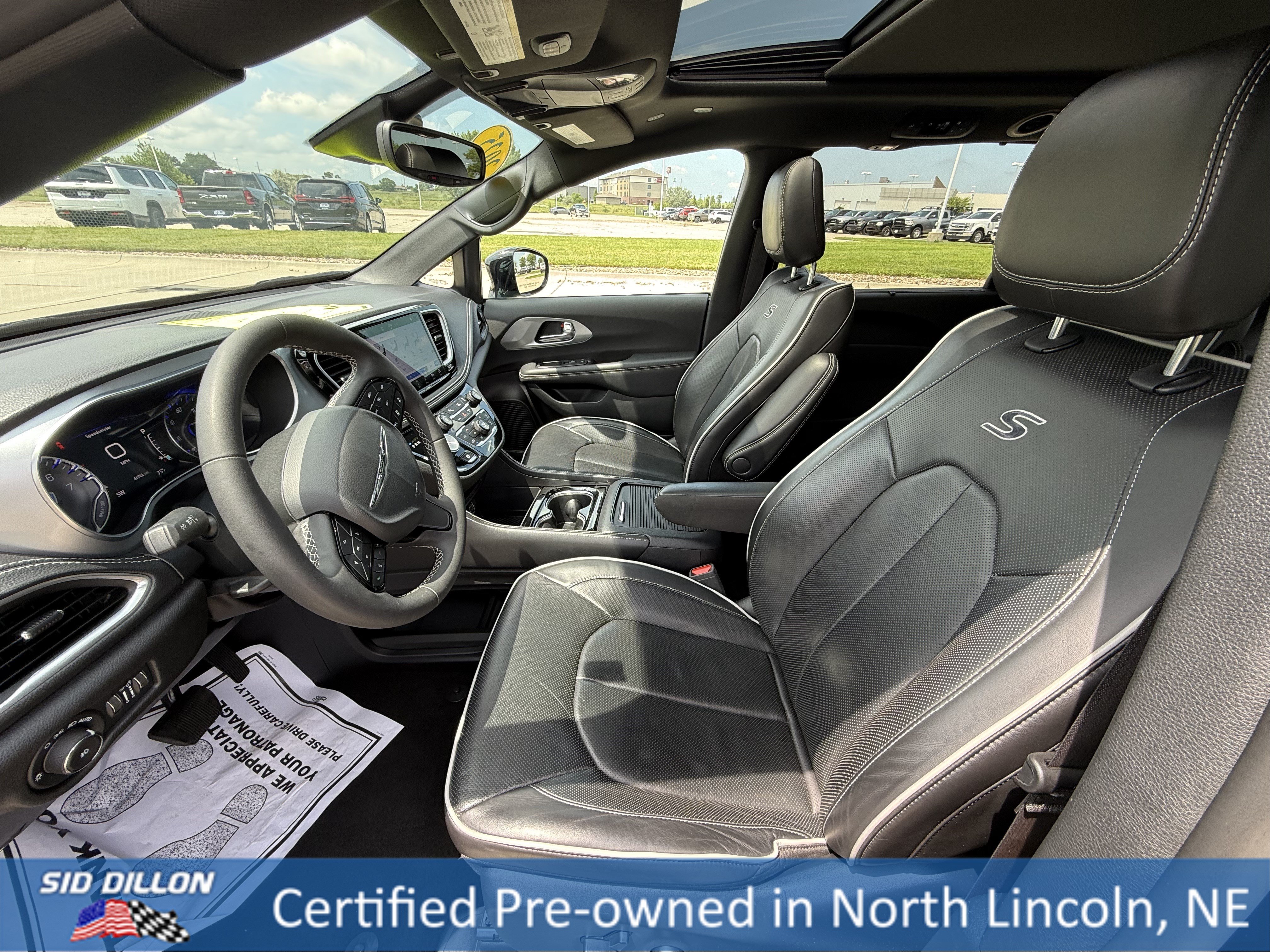 Certified Used 2025 Diamond Black Crystal Pearlcoat Chrysler Limited image 20