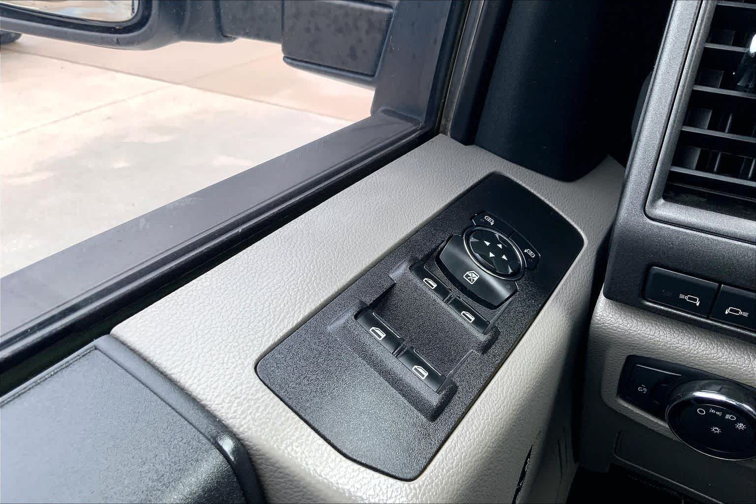 Used 2021 Oxford White Ford XL image 33