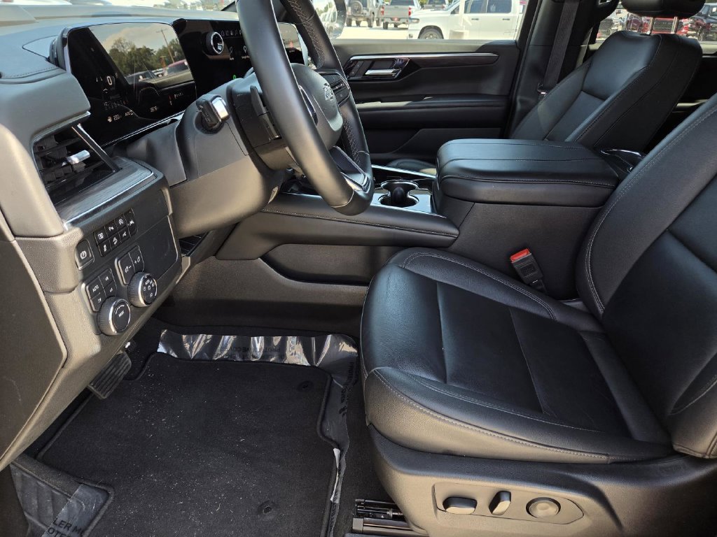 Used 2025 Black Chevrolet Z71 image 11