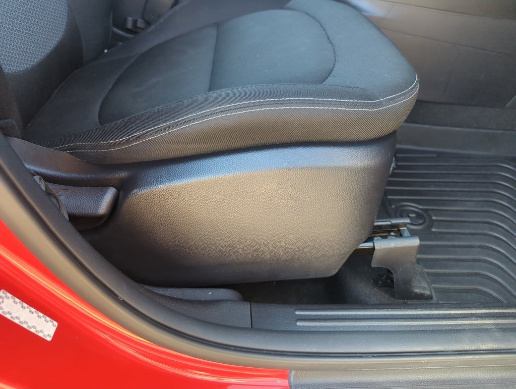Used 2017 Red Kia Plus image 35