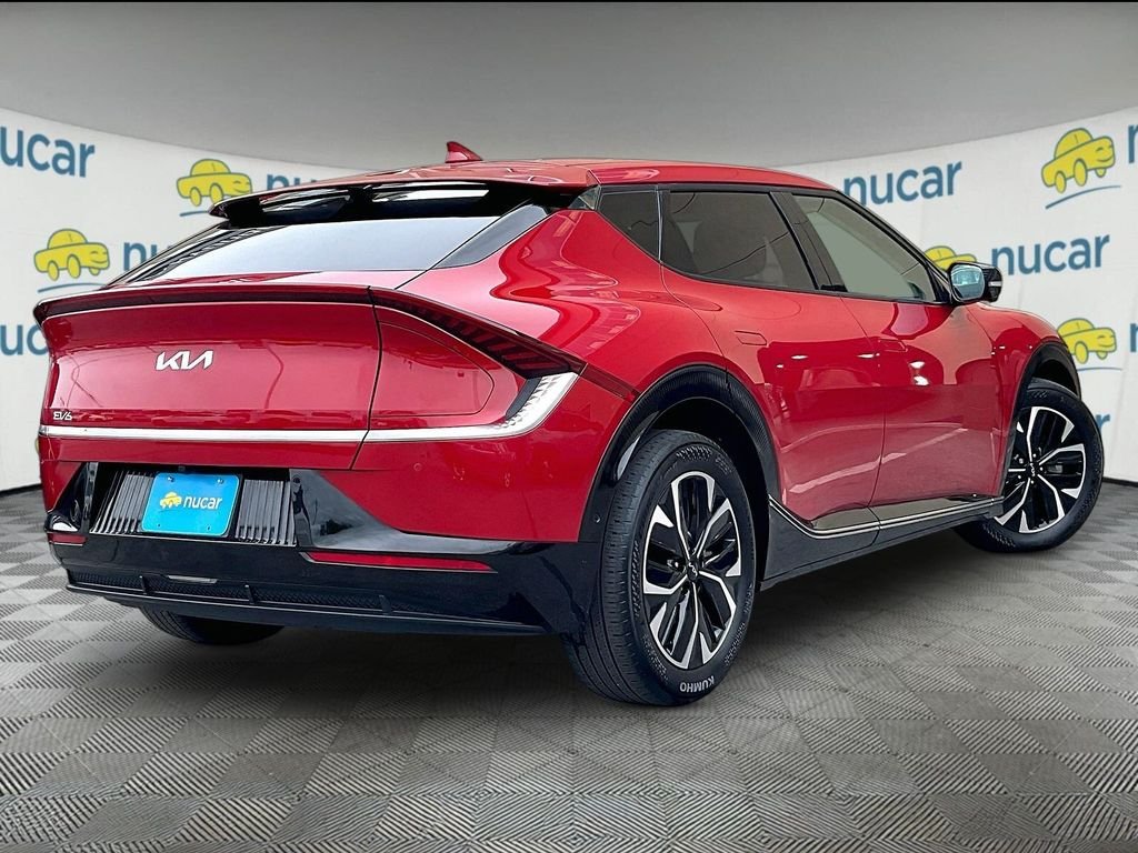 Used 2022 Red Kia Wind image 6