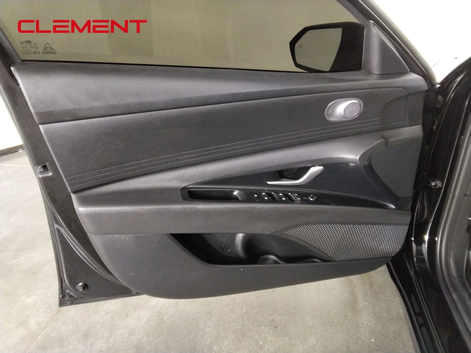 Used 2025 Black Hyundai SE image 9
