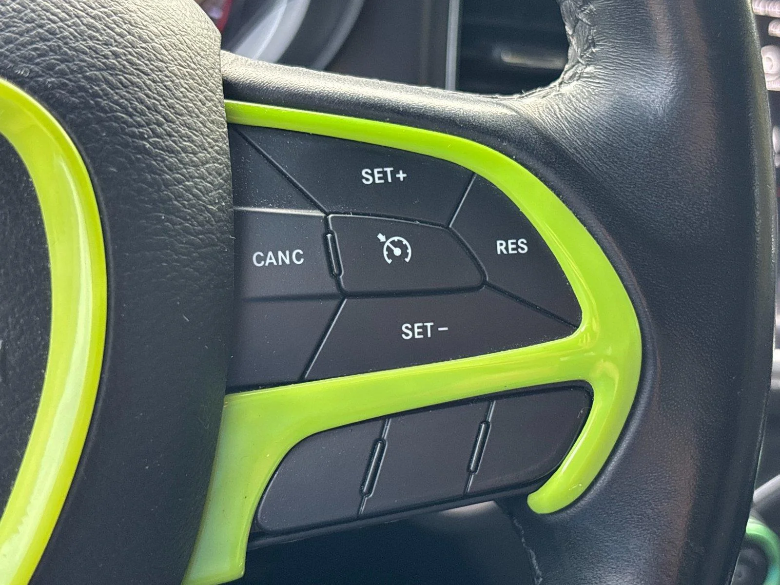 Used 2019 Granite Pearlcoat Dodge SXT image 19