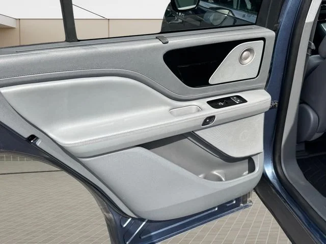 Used 2020 Blue Lincoln Reserve image 14