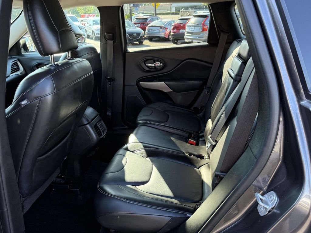 Used 2018 Gray Jeep Limited image 13