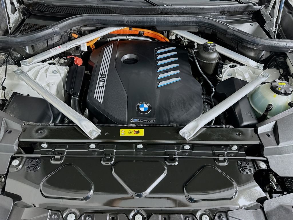Used 2022 Mineral White Metallic BMW xDrive45e image 31