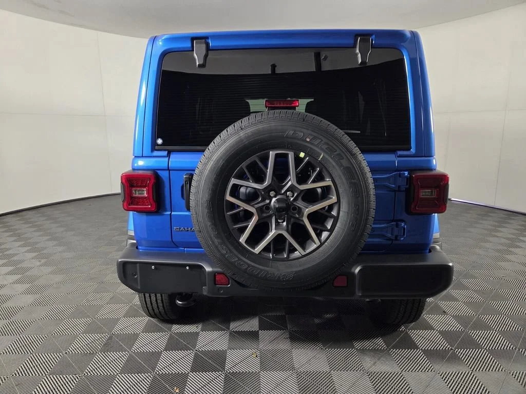 New 2026 Hydro Blue Pearl-Coat Exterior Paint Jeep Sahara image 5