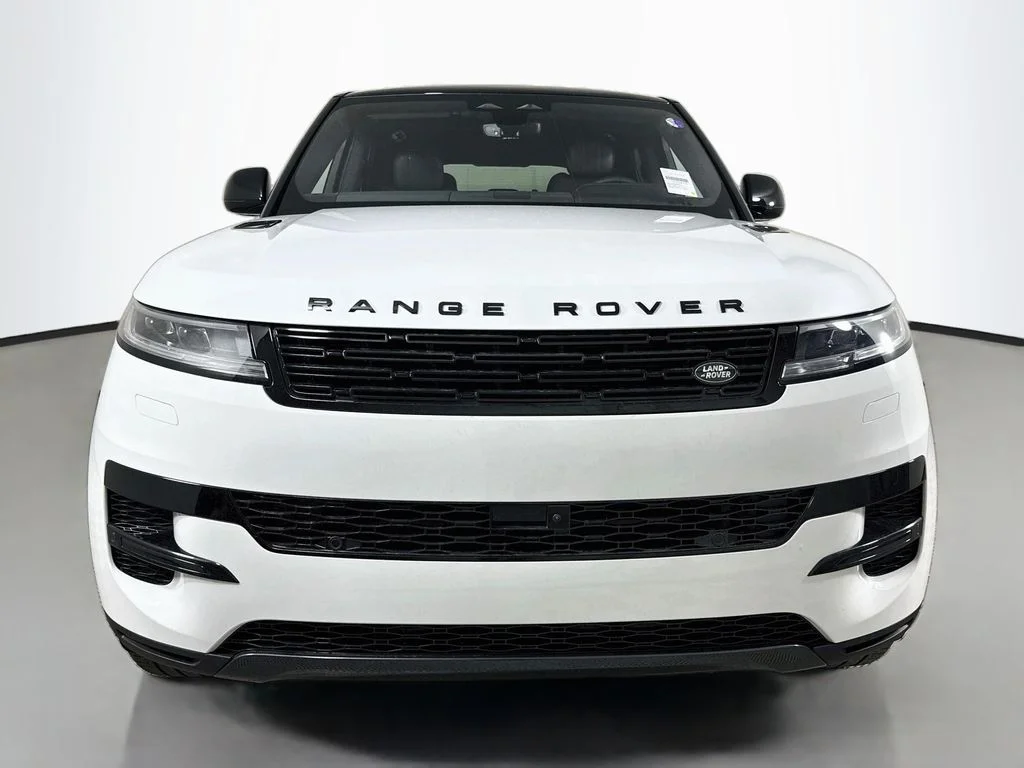 Used 2026  Land Rover SE image 2