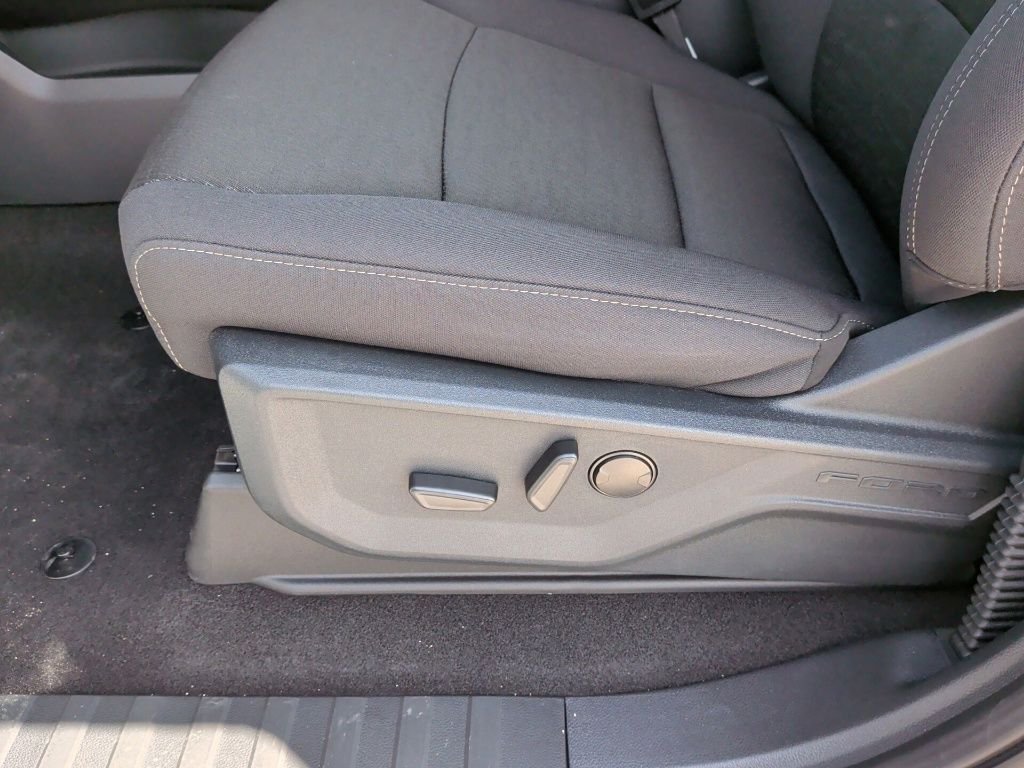 New 2026 Oxford White Ford XLT image 13