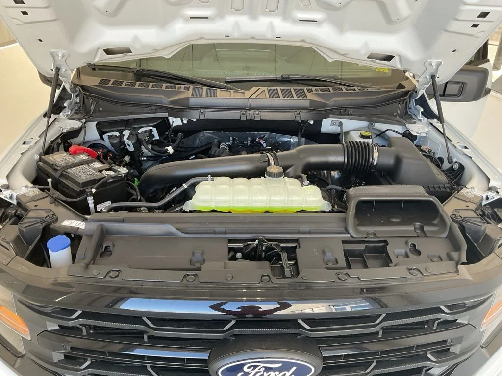 New 2026 Oxford White Ford XLT image 27