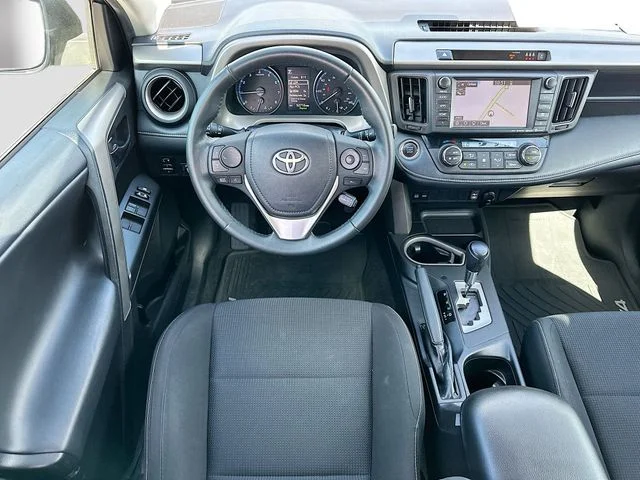 Used 2018 Gray Toyota XLE image 22