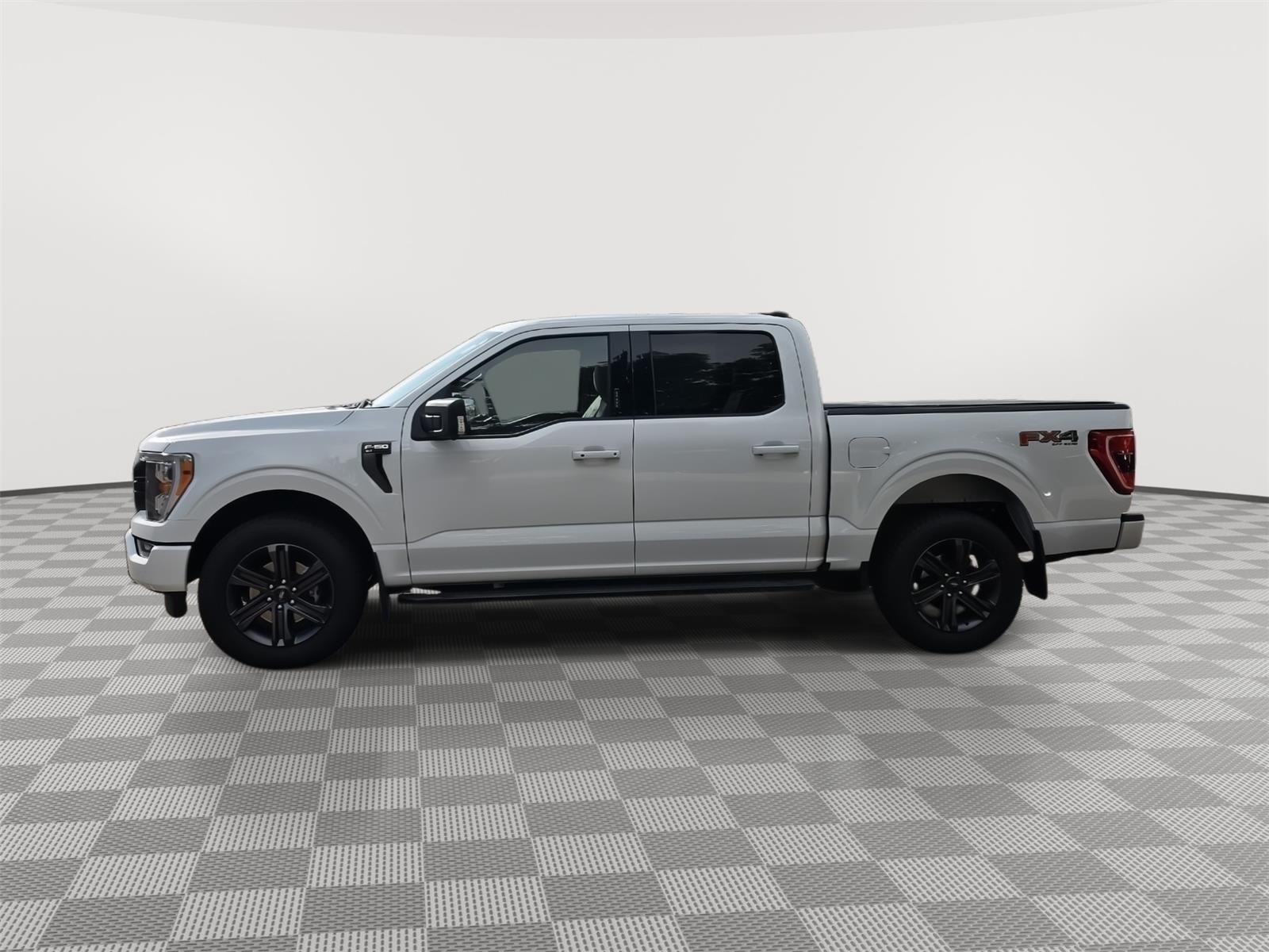 Used 2023 Oxford White Ford XLT image 4