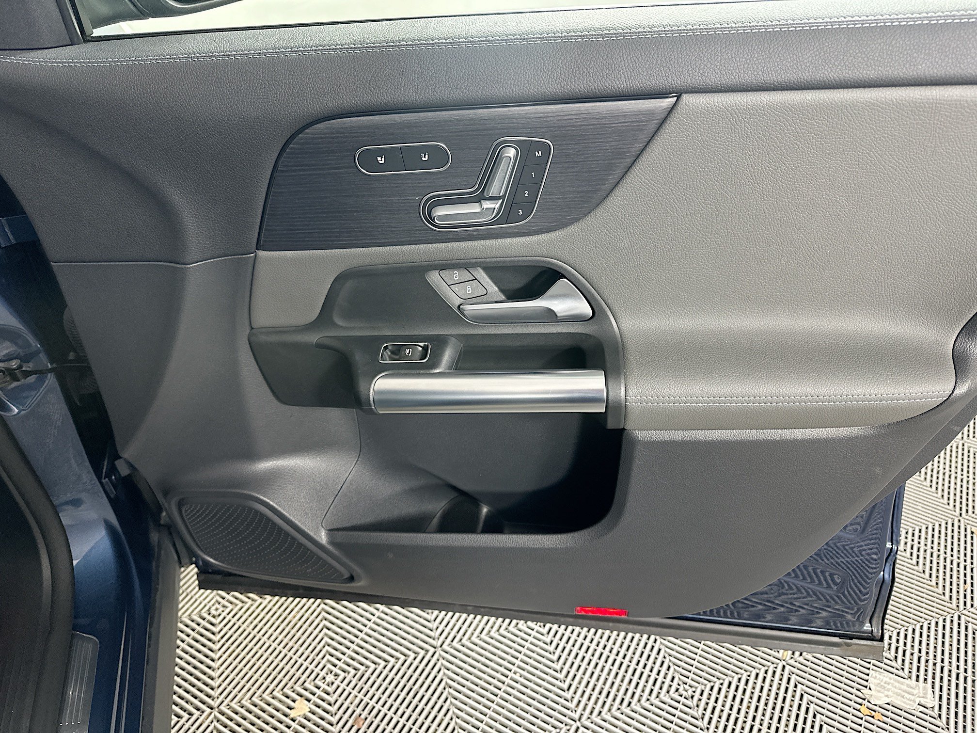 Used 2022 Denim Blue Metallic Mercedes-Benz GLA 250 image 31