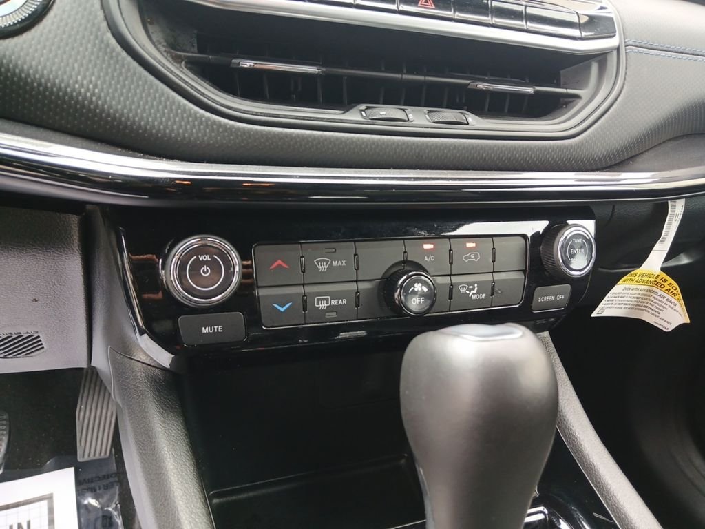 Used 2026 White Jeep Latitude image 25