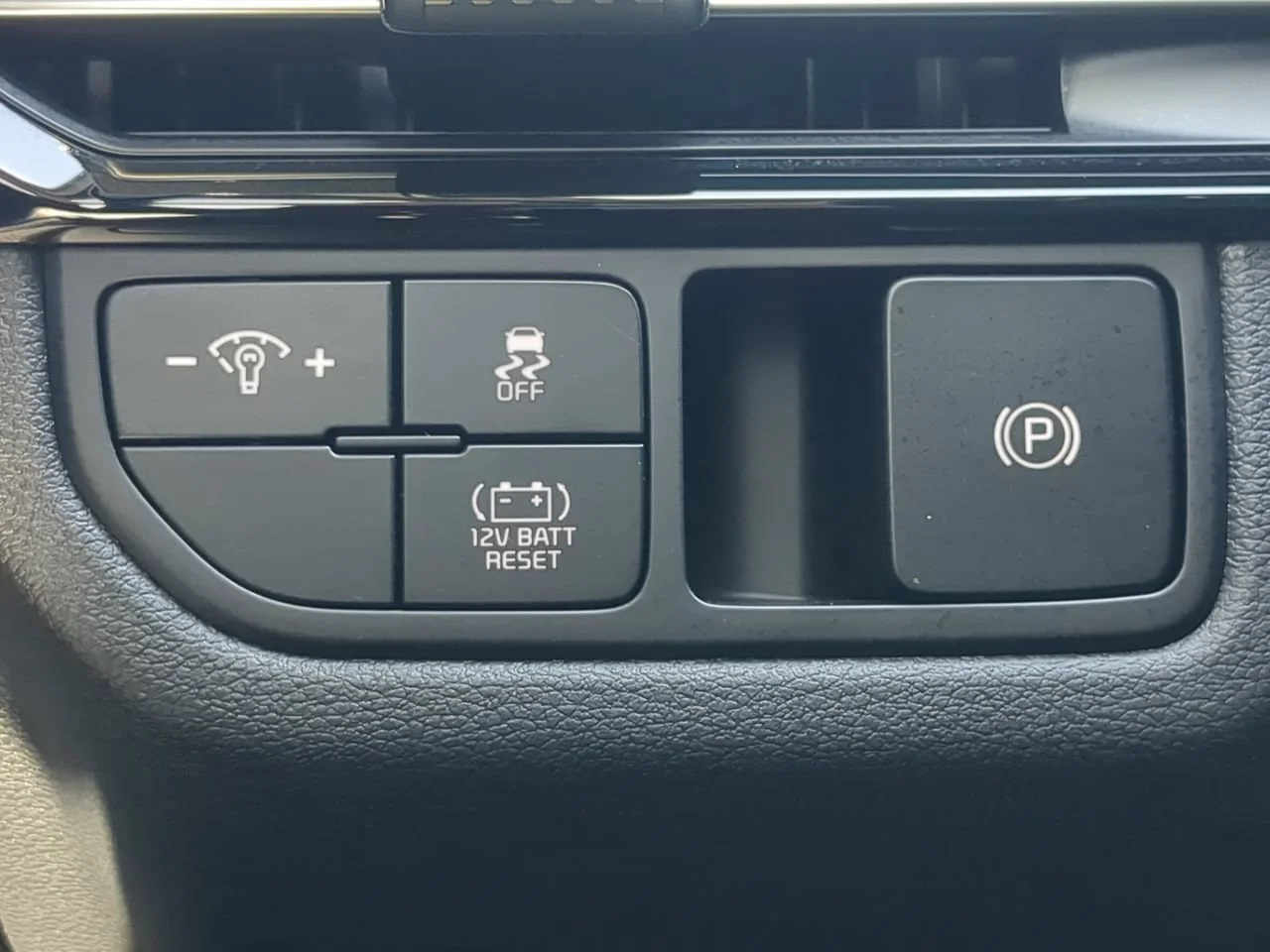 New 2027 Fusion Black Kia S image 26