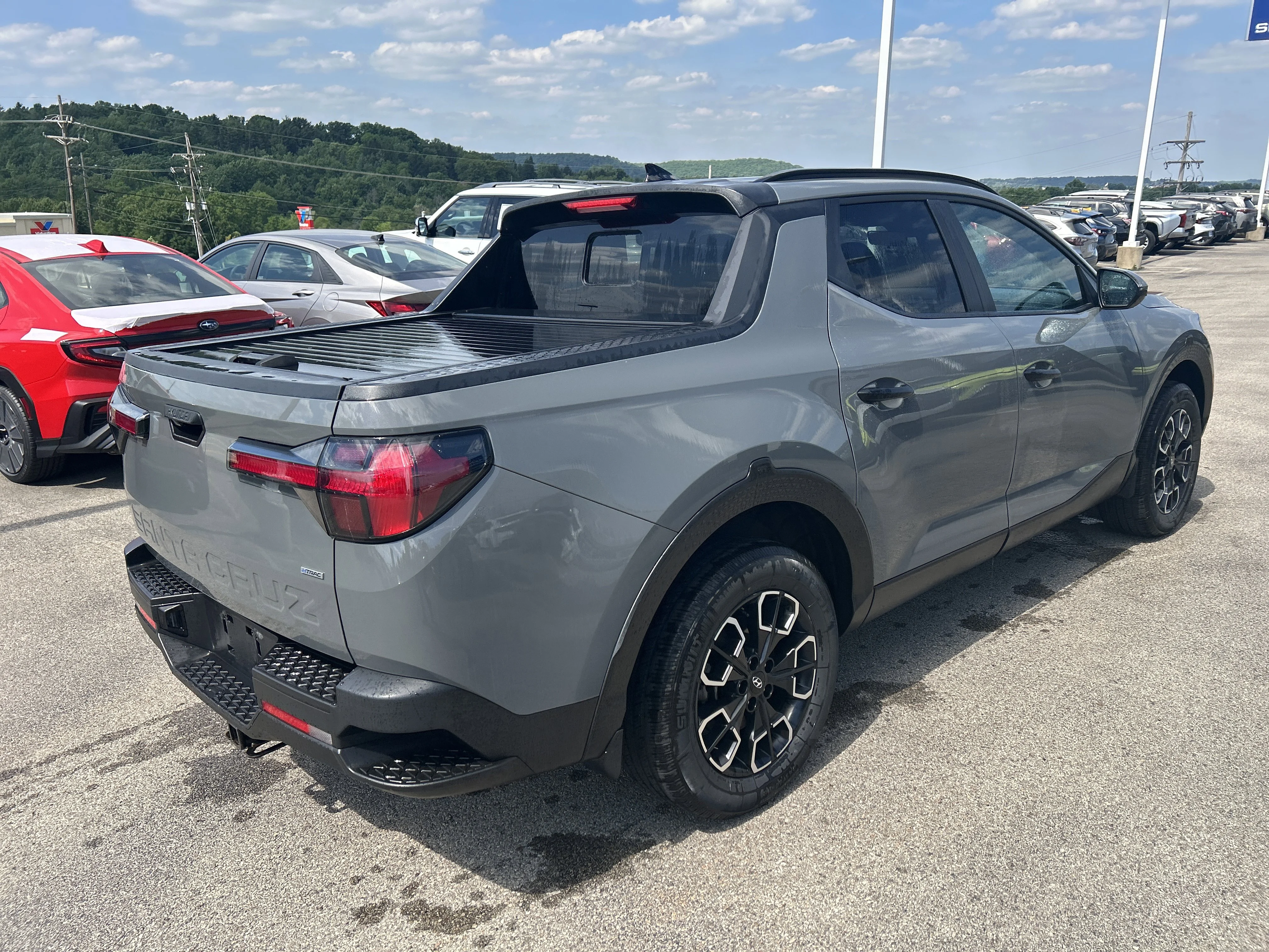 Used 2022 Hampton Gray Hyundai SEL image 4