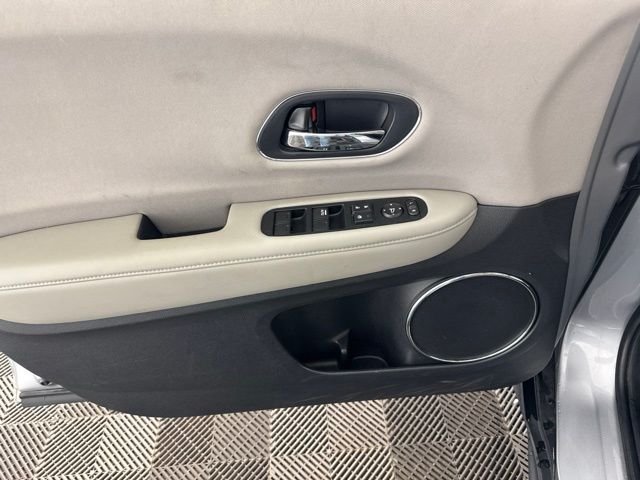 Used 2018 Silver Honda EX image 22