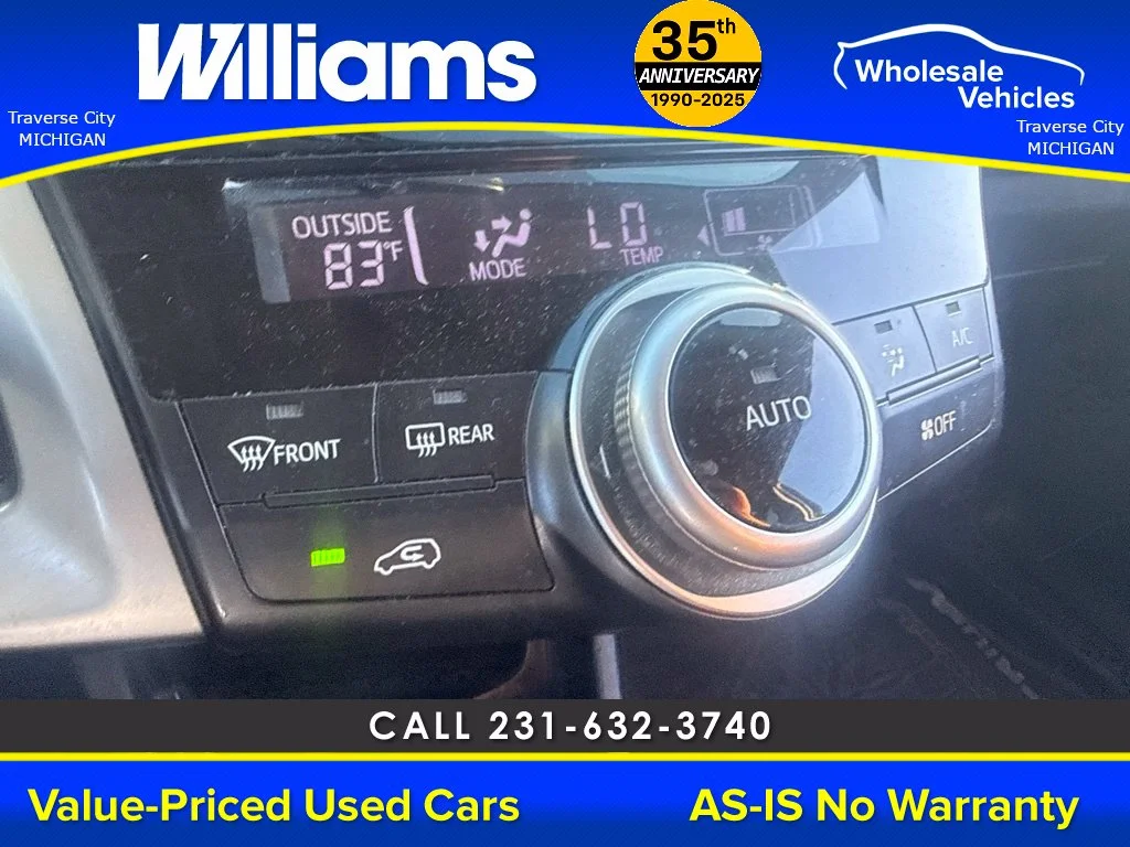 Used 2017 Aqua Toyota Three image 28