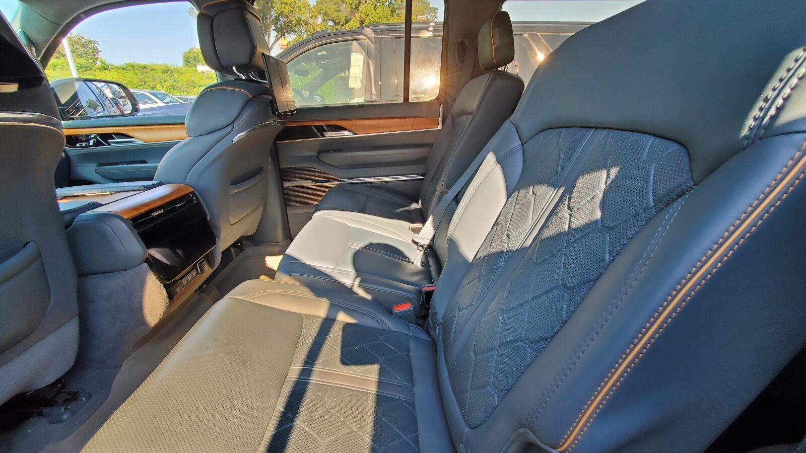 Used 2022 Midnight Sky Jeep Series III image 5
