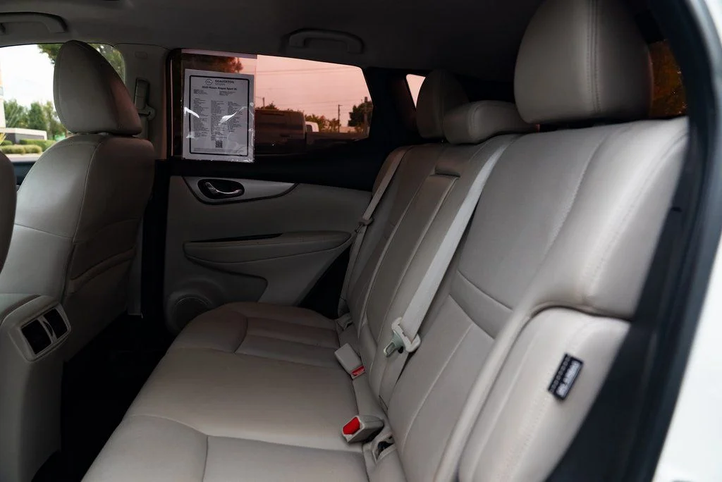 Used 2020 White Nissan SL image 21