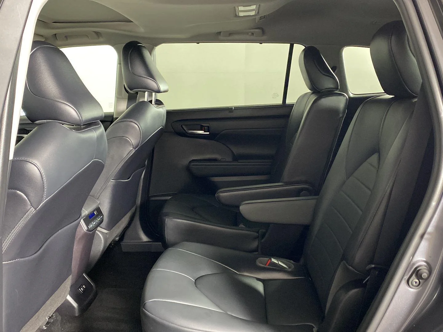 Used 2021 Magnetic Gray Metallic Toyota XLE image 29