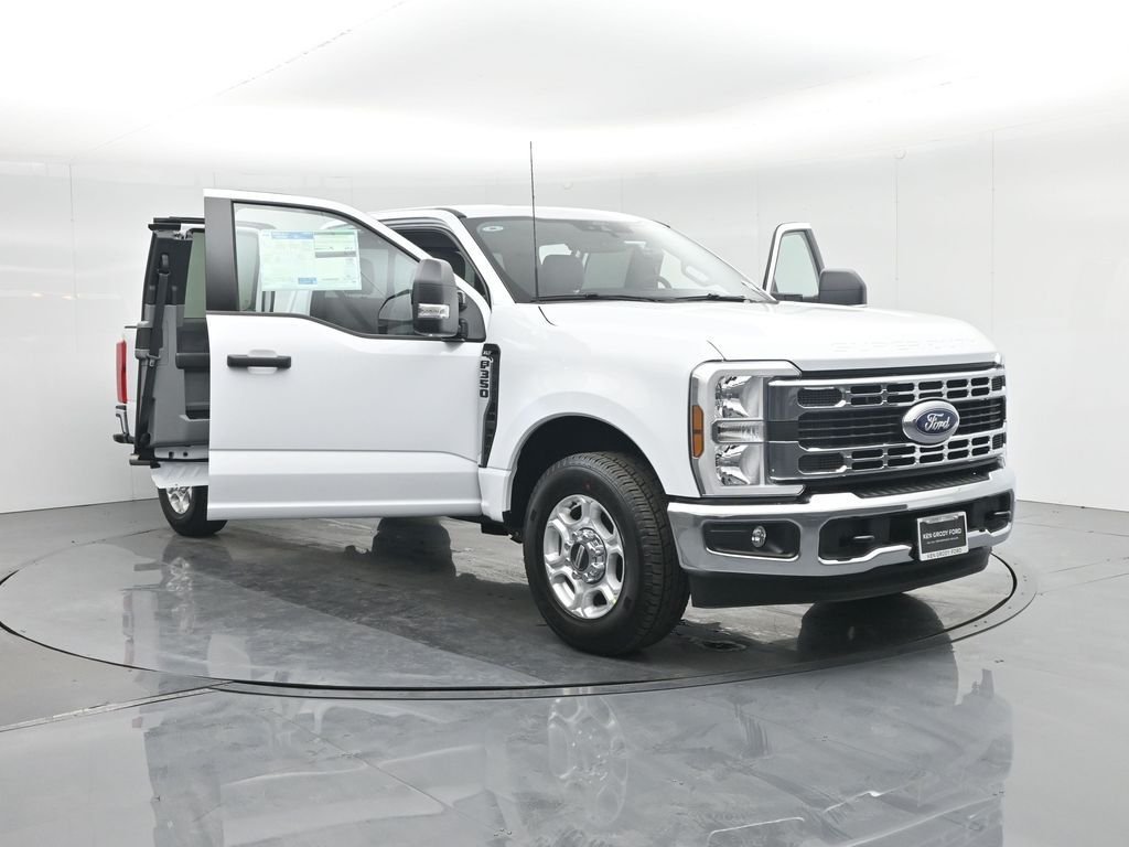 New 2026 Oxford White Ford XLT image 31