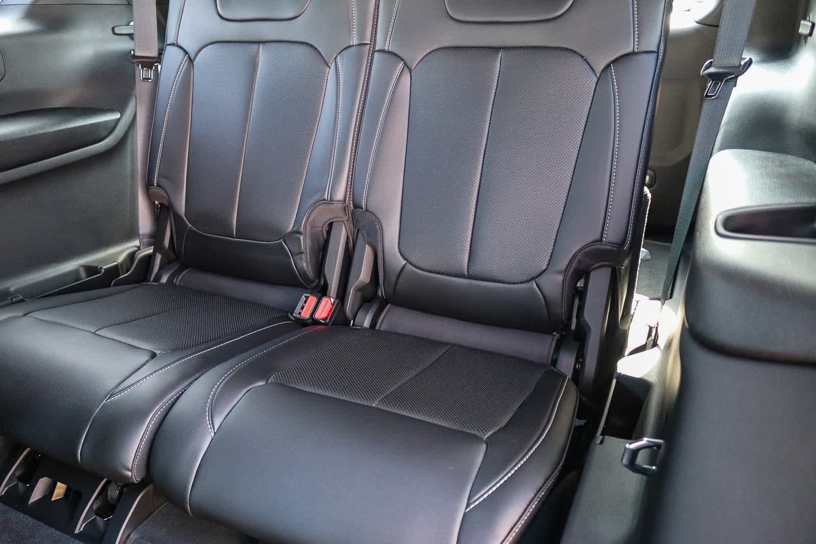 New 2027 High-Gloss Black Paint Jeep Limited image 20