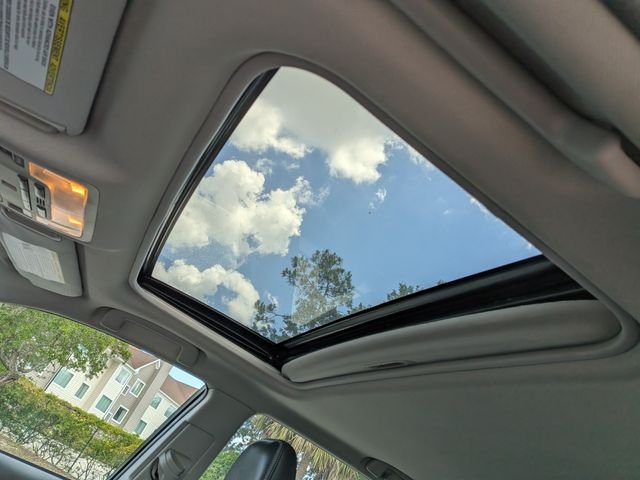 Used 2015 Silver Toyota XLE image 20