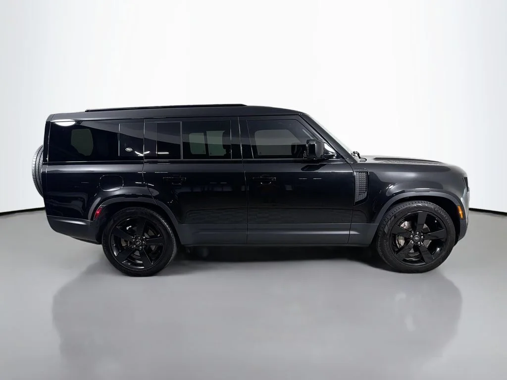 Used 2024 Black Land Rover S image 4