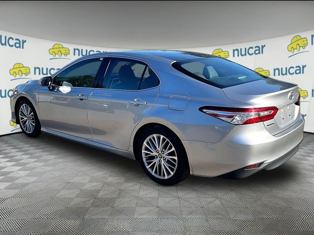 Used 2018 Silver Toyota XLE image 5