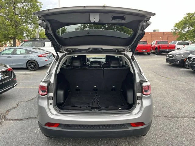 Used 2019 Silver Jeep Latitude image 21