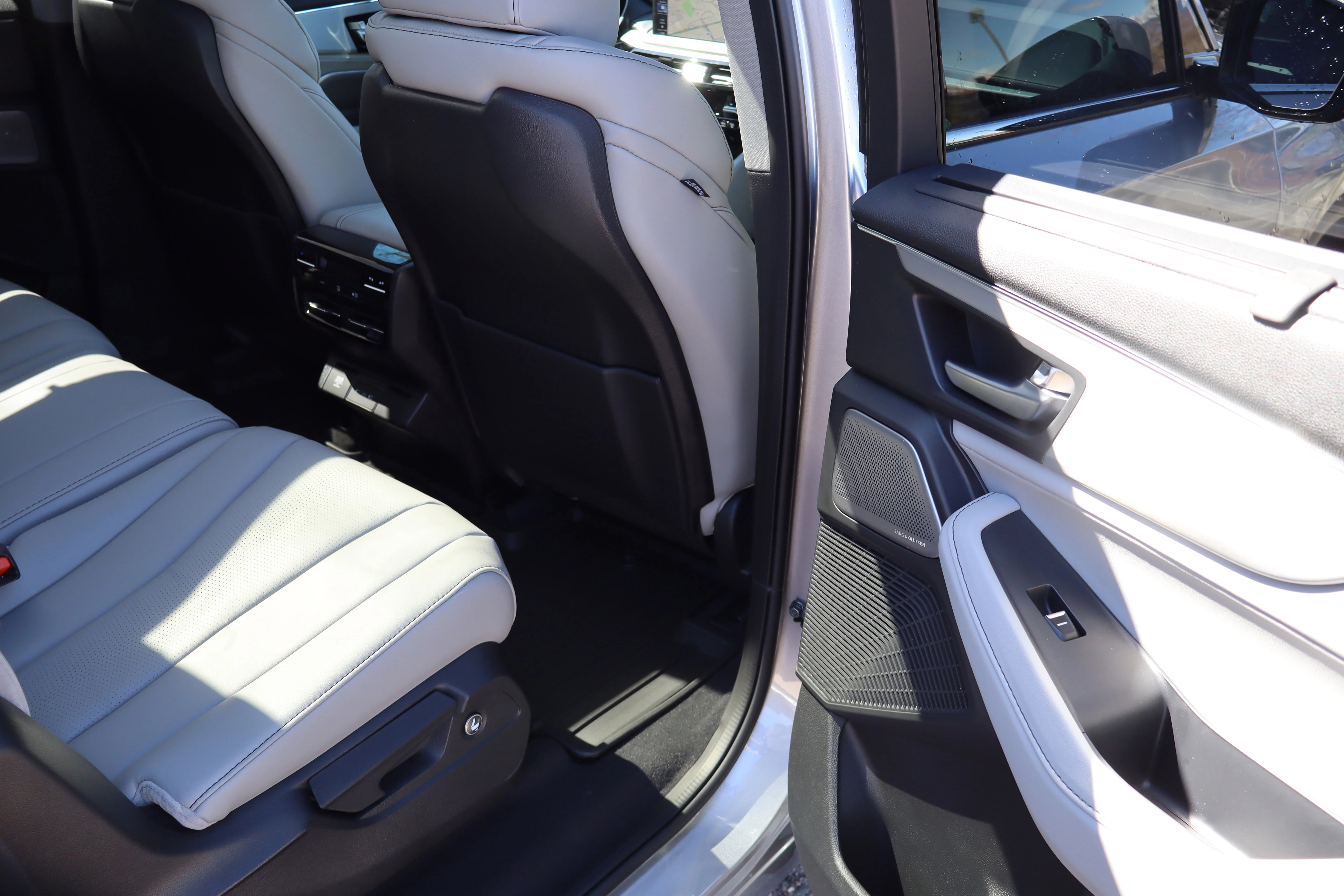 New 2026 Solar Silver Metallic Acura w/Technology Package image 30