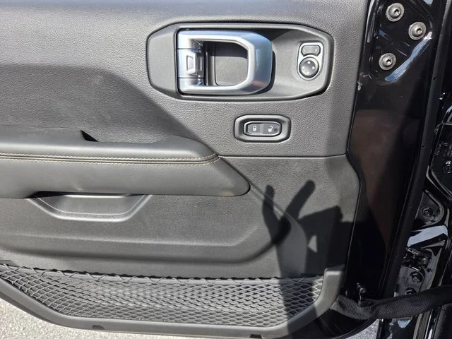 New 2026 Black Clear-Coat Exterior Paint Jeep Sahara image 21
