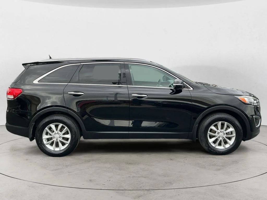 Used 2016 Black Kia LX image 4