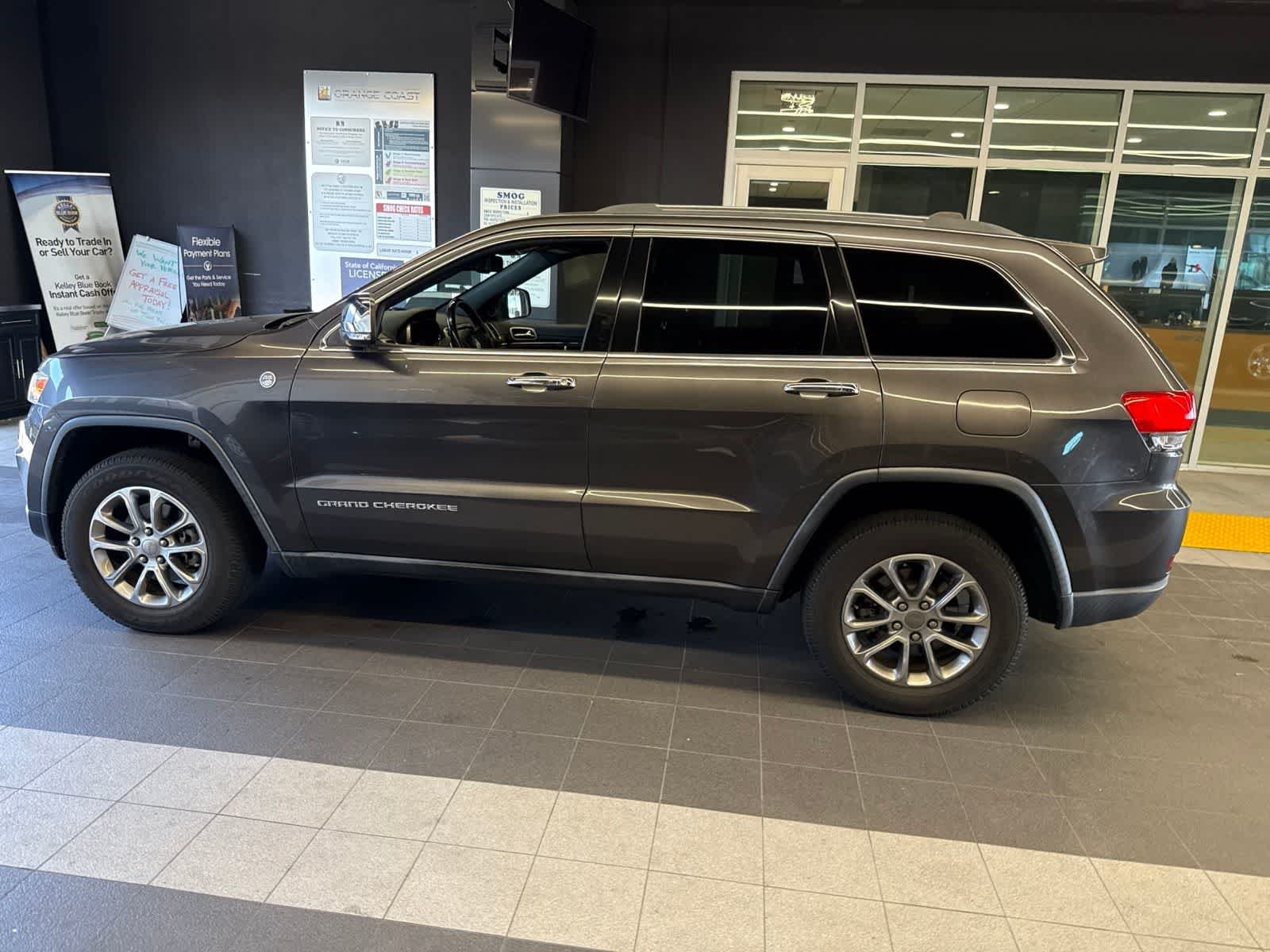 Used 2016 Granite Crystal Metallic Clearcoat Jeep Limited image 18