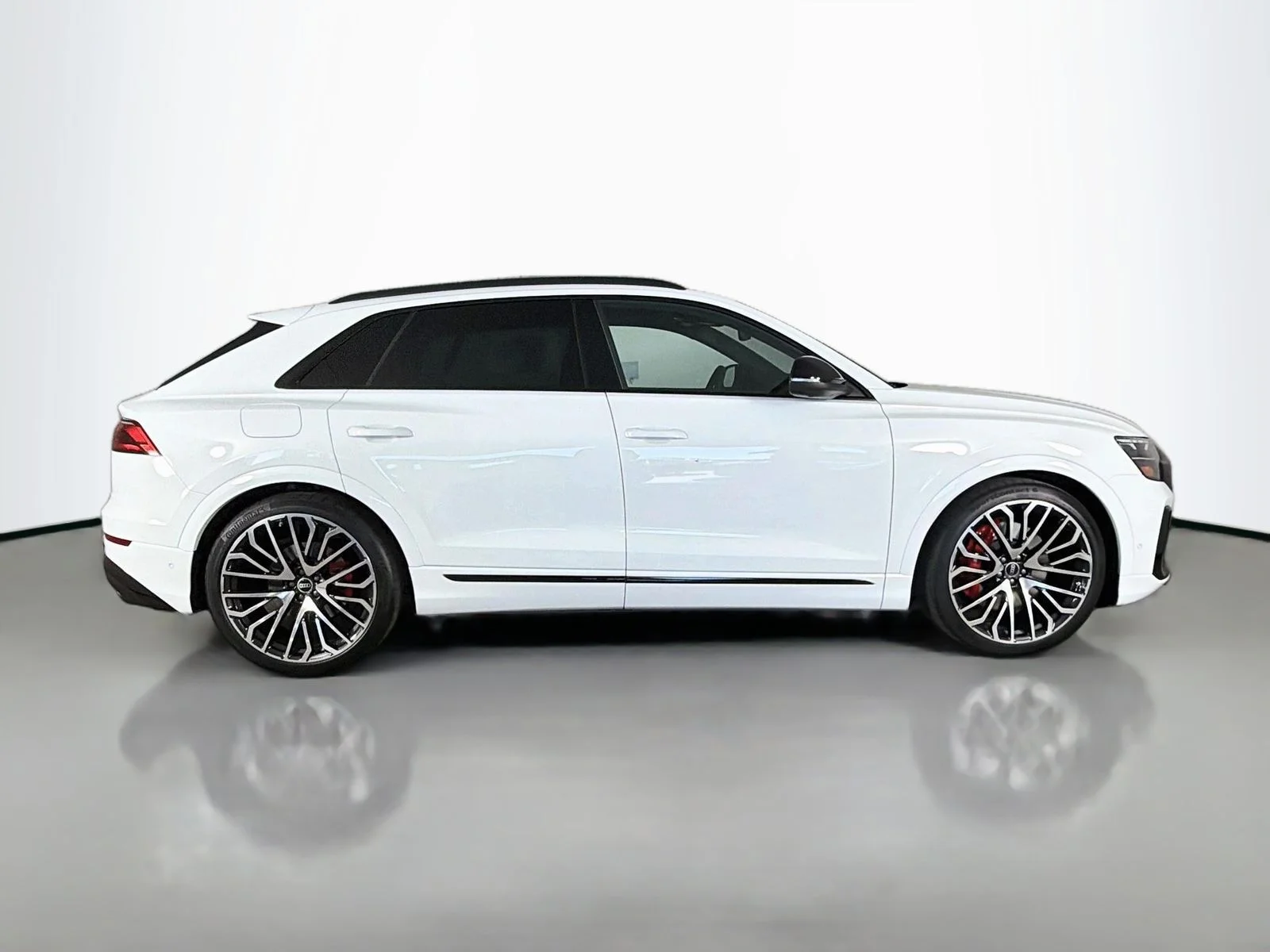 New 2026 White Audi 4.0T Premium Plus image 8