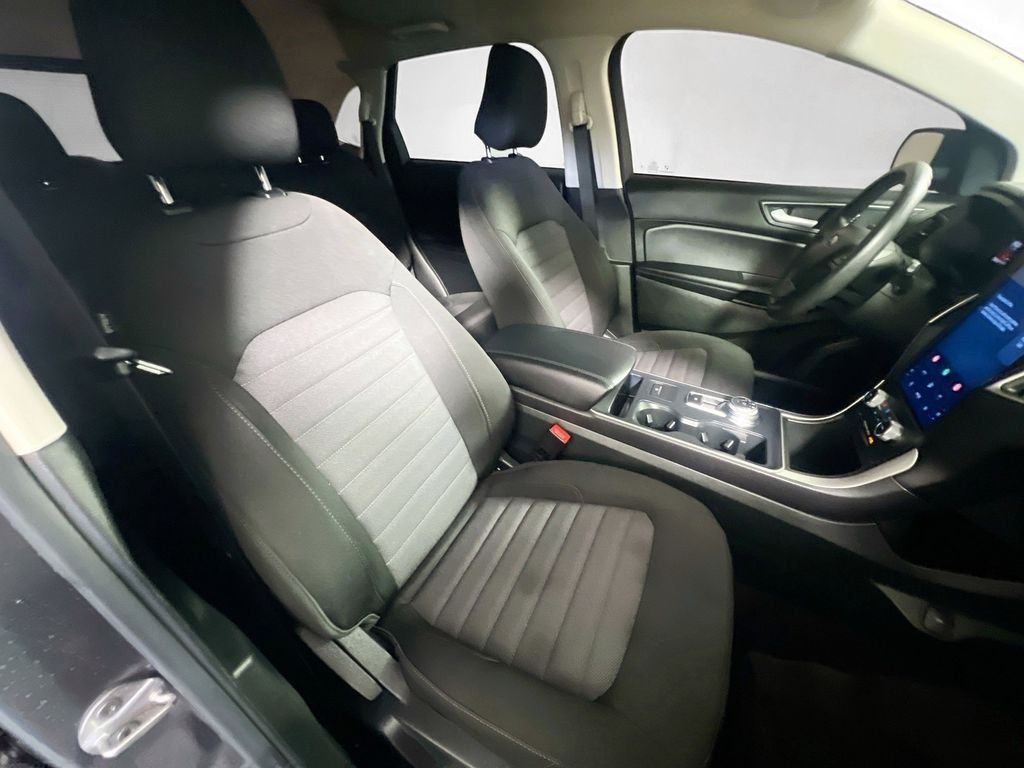 Used 2024 Gray Ford SE image 29