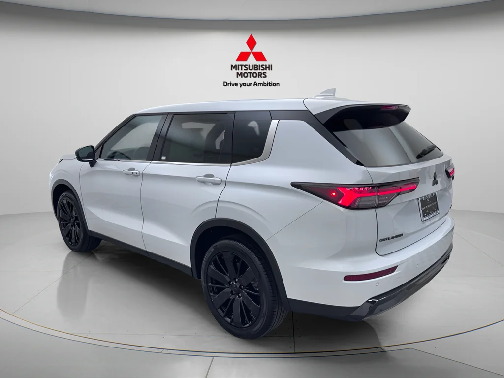 New 2026 White Diamond Mitsubishi LE image 6
