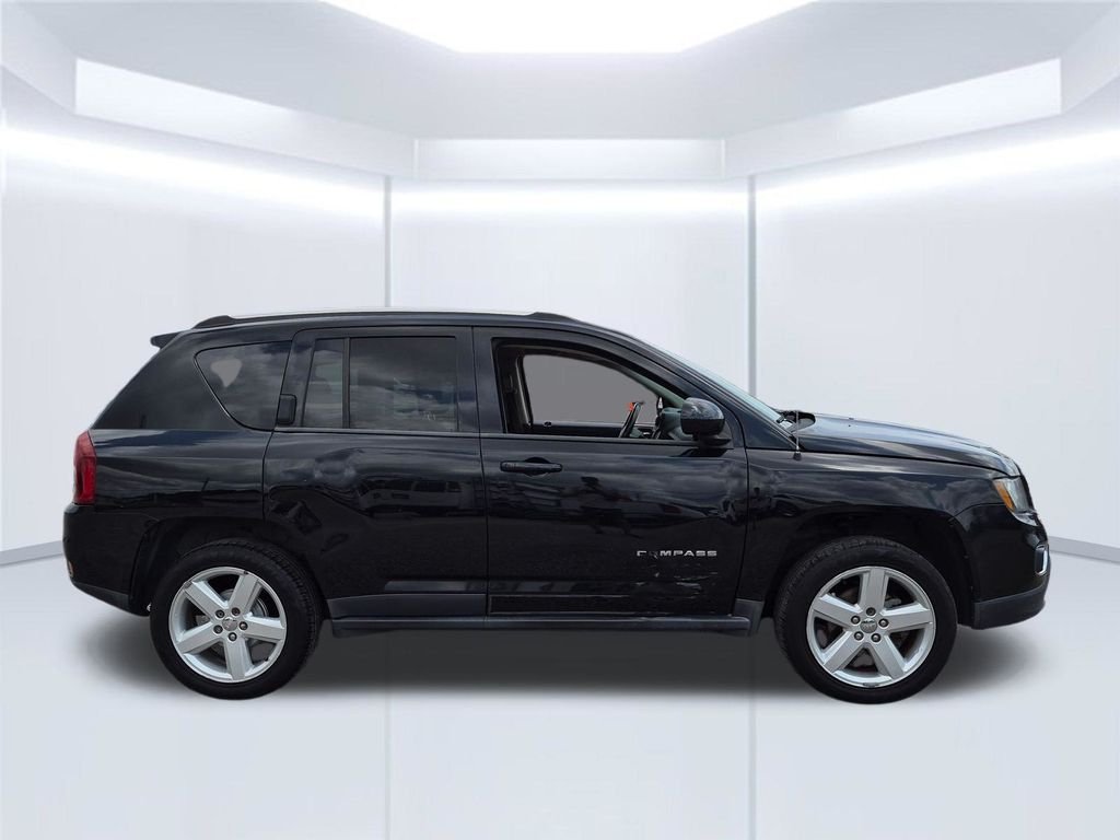 Used 2014 Black Jeep Latitude image 7
