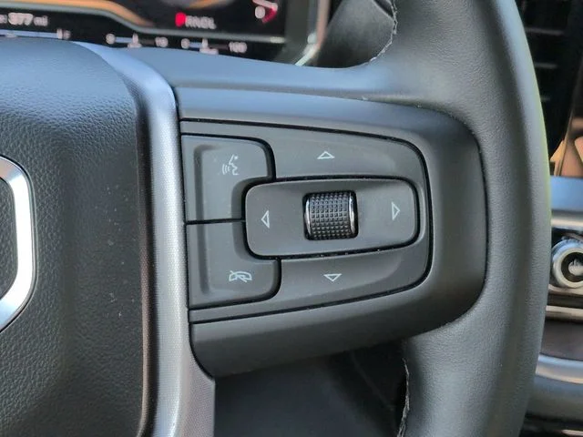 Used 2025 White GMC SLT image 26