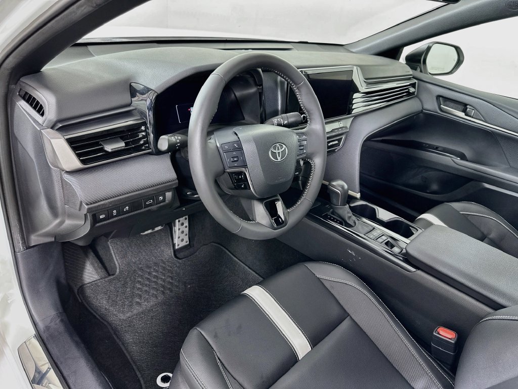 Used 2025 White Toyota SE image 9