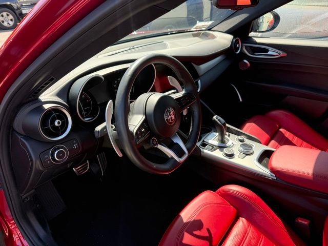 Used 2023 Rosso Etna Alfa Romeo Veloce image 7