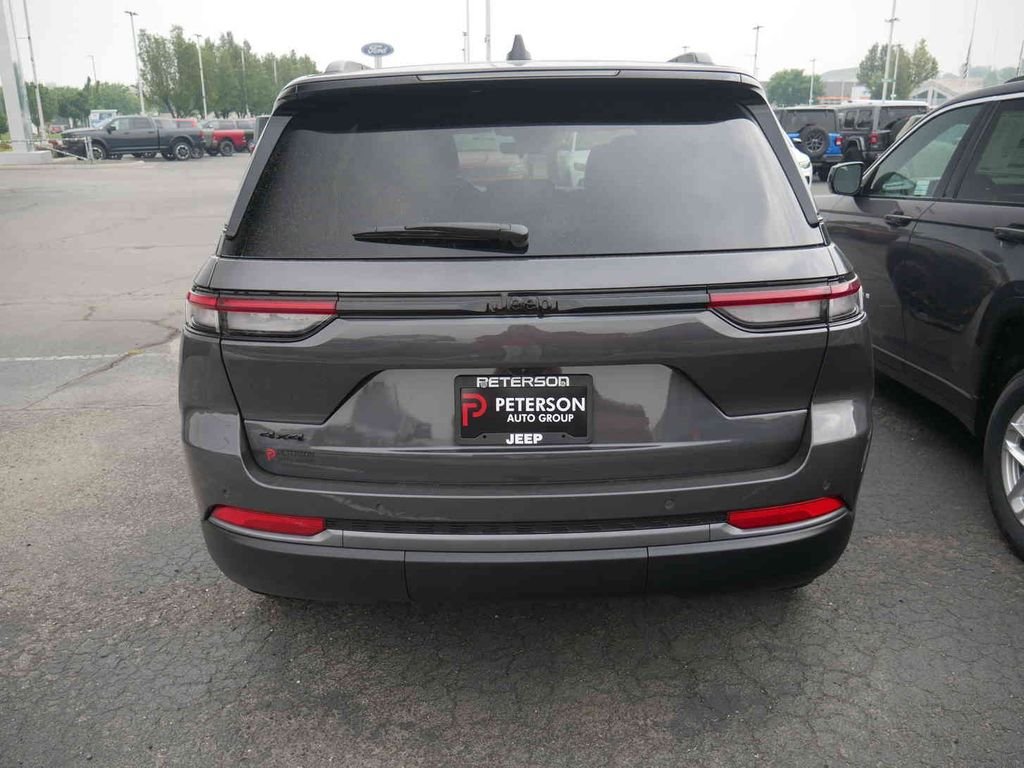 New 2026 Baltic Gray Metallic Clear-Coat Exterior Paint Jeep Laredo image 17