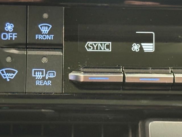 Used 2020 White Toyota XLE image 32