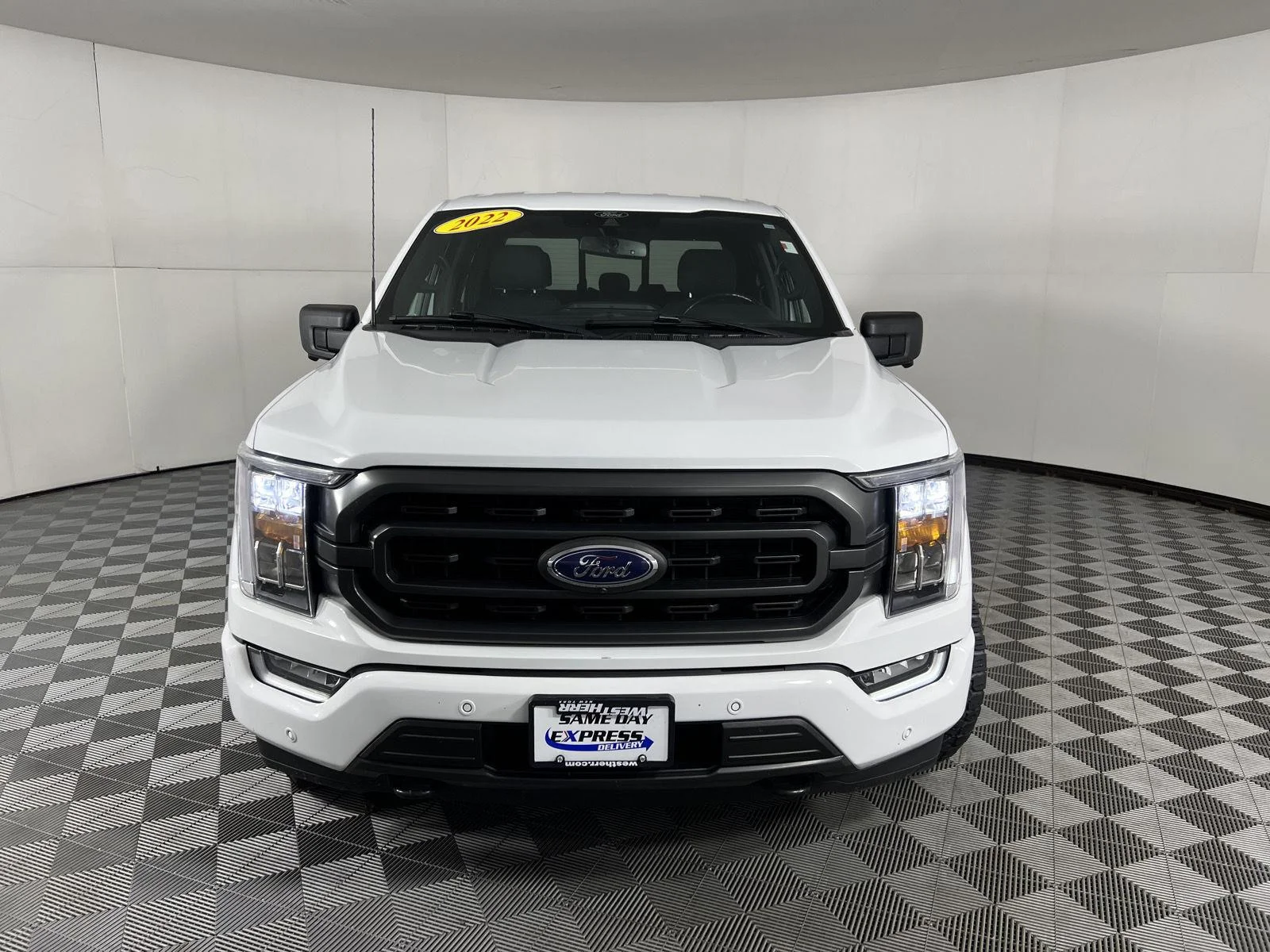 Used 2022 Oxford White Ford XLT image 2
