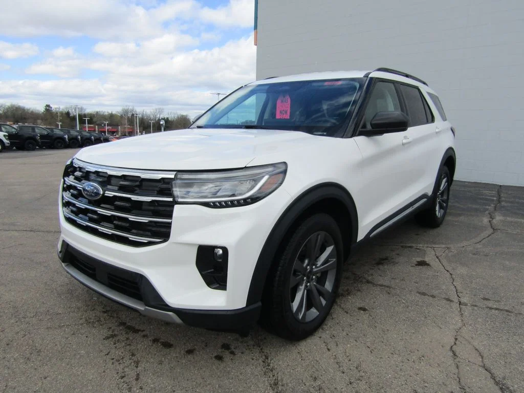 Used 2025 Star White Ford Active image 38