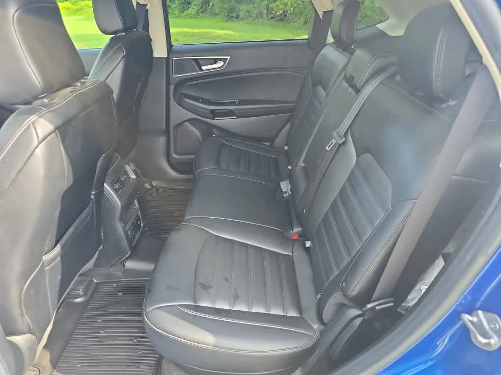 Used 2020 Atlas Blue Metallic Ford SEL image 10